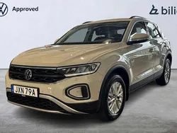 Grå Begagnad 2022 VW T-Roc Life SUV | 279 900 kr (Marknadspris)
