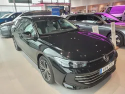 Svart (grenadilla black metallic) Ny 2025 VW Passat Elegance Kombi | 549 900 kr (Dyr)