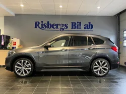Grå Begagnad 2019 BMW X1 Sport Line SUV | 224 900 kr (Marknadspris)
