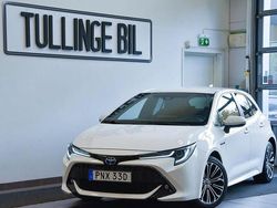 Vit Begagnad 2019 Toyota Corolla Hybrid Style Halvkombi | 214 900 kr (Marknadspris)