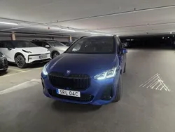 Blå Begagnad 2023 BMW 225 Comfort Edition Minibuss | 355 000 kr