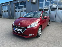 Mörkröd (röd) Begagnad 2012 Peugeot 208 Halvkombi | 54 900 kr (Marknadspris)