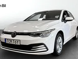 Vit Begagnad 2022 VW Golf VIII Life Halvkombi | 209 900 kr (Bra pris)