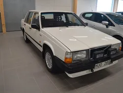 Vit Begagnad 1986 Volvo 740 Sedan | 65 000 kr