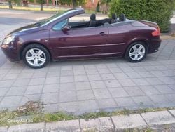 Mörkröd (röd) Begagnad 2004 Peugeot 307 CC Cab | 27 000 kr (Marknadspris)