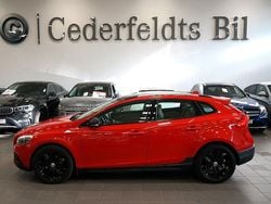 Röd Begagnad 2013 Volvo V40 CC Summum Kombi | 149 900 kr (Marknadspris)
