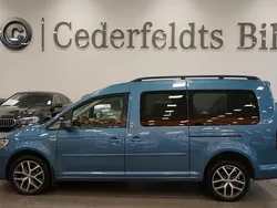 Ljusblå Begagnad 2015 VW Caddy Maxi Life Life Minibuss | 149 900 kr (Bra pris)