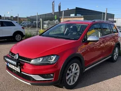 Röd Begagnad 2016 VW Golf Alltrack Kombi | 132 500 kr (Marknadspris)