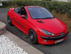 Röd Begagnad 2002 Peugeot 206 CC Cab | 15 000 kr (Marknadspris)