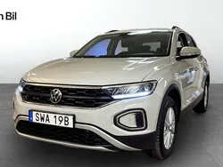 Grå Begagnad 2023 VW T-Roc Life SUV | 289 900 kr (Marknadspris)