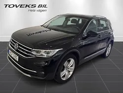 Svart (deep black pearl) Begagnad 2021 VW Tiguan Elegance SUV | 309 000 kr (Marknadspris)