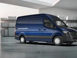 Blå (cavansitblå metallic) Ny 2025 Mercedes E-Sprinter Van | 889 000 kr (Marknadspris)