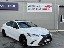 Vit Begagnad 2019 Lexus ES300H Sedan | 289 900 kr (Marknadspris)