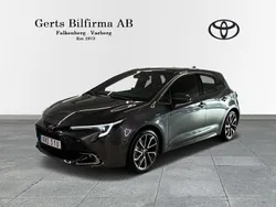 Grå Begagnad 2023 Toyota Corolla Hybrid Executive Halvkombi | 319 000 kr (Marknadspris)