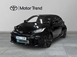 Svart Ny 2024 Toyota Yaris Halvkombi | 579 000 kr (Marknadspris)