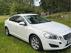 Vit Begagnad 2012 Volvo S60 Momentum Sedan | 45 000 kr (Marknadspris)