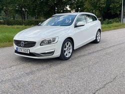 Vit Begagnad 2015 Volvo V60 Summum Kombi | 110 000 kr (Marknadspris)