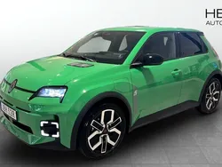 Grön (green) Ny 2025 Renault R5 Techno Halvkombi | 407 800 kr (Marknadspris)