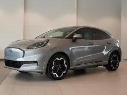 Grå (solar silver metallic) Ny 2025 Ford Puma Gen-E Premium SUV | 417 000 kr