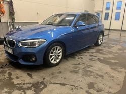 Blå metallic Begagnad 2019 BMW 118 Halvkombi | 130 000 kr (Superpris)