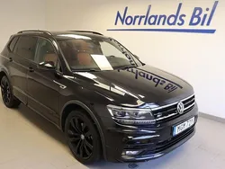 Svart (deep black pearl) Begagnad 2021 VW Tiguan Allspace Highline SUV | 399 900 kr (Marknadspris)