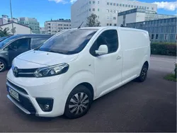 Vit Begagnad 2017 Toyota Proace Van | 125 000 kr (Marknadspris)