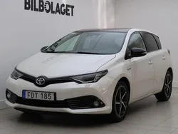 Vit Begagnad 2017 Toyota Auris Hybrid Halvkombi | 179 800 kr (Marknadspris)
