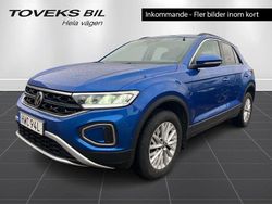 Blå (ravenna blue metallic) Begagnad 2023 VW T-Roc Life SUV | 279 900 kr (Marknadspris)