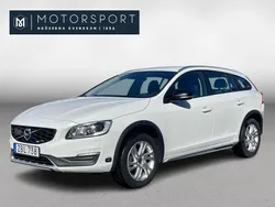 Vit Begagnad 2017 Volvo V60 CC Kombi | 219 900 kr (Marknadspris)