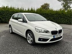 Vit Begagnad 2018 BMW 225 Active Tourer Sport Line Minibuss | 189 000 kr (Marknadspris)