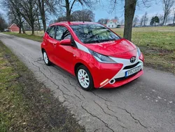 Röd Begagnad 2015 Toyota Aygo X-play Halvkombi | 89 999 kr (Bra pris)