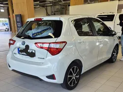 Grå Begagnad 2018 Toyota Yaris Hybrid Edition Halvkombi | 159 000 kr (Bra pris)