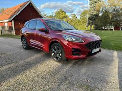 Röd Begagnad 2022 Ford Kuga ST-Line SUV | 269 000 kr (Marknadspris)
