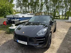 Svart Begagnad 2016 Porsche Macan Turbo Sport SUV | 405 000 kr (Marknadspris)