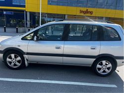 Grå Begagnad 2004 Opel Zafira Minibuss | 13 000 kr