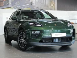 Grön Begagnad 2024 Porsche Macan 4 Electric SUV | 925 000 kr