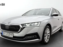 Ljusgrå (brilliant silver metallic) Begagnad 2023 Skoda Octavia Style Kombi | 296 900 kr (Marknadspris)