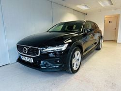 Svart Begagnad 2020 Volvo V60 CC Kombi | 234 900 kr (Marknadspris)