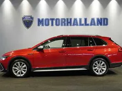 Röd Begagnad 2021 VW Golf Alltrack Kombi | 309 900 kr (Marknadspris)