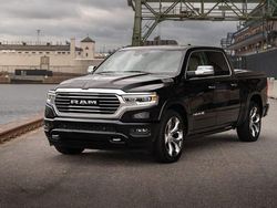 Svart Begagnad 2020 RAM 1500 Pickup | 629 000 kr (Bra pris)