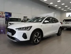 Vit Begagnad 2023 Ford Focus Active Halvkombi | 229 900 kr (Marknadspris)