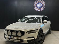 Vit Begagnad 2018 Volvo V90 CC Momentum Kombi | 239 800 kr (Marknadspris)