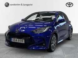Mörkblå Begagnad 2024 Toyota Yaris Hybrid Style Halvkombi | 284 000 kr (Lite dyr)