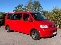 Röd Begagnad 2009 VW Caravelle Comfortline Minibuss | 140 000 kr (Dyr)