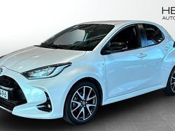 Vit (white) Begagnad 2021 Toyota Yaris Hybrid Style Halvkombi | 219 000 kr (Marknadspris)