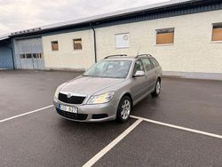 Brun Begagnad 2011 Skoda Octavia Kombi | 32 000 kr (Marknadspris)