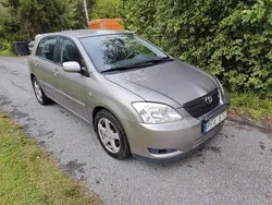 Grå Begagnad 2003 Toyota Corolla Sport Halvkombi | 39 000 kr (Marknadspris)