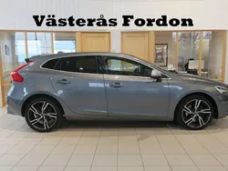 Grå Begagnad 2016 Volvo V40 R-Design Kombi | 169 900 kr (Marknadspris)