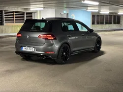 Grå Begagnad 2018 VW Golf VII R Halvkombi | 359 000 kr