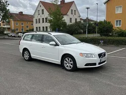 Vit Begagnad 2013 Volvo V70 Momentum Kombi | 130 000 kr (Marknadspris)